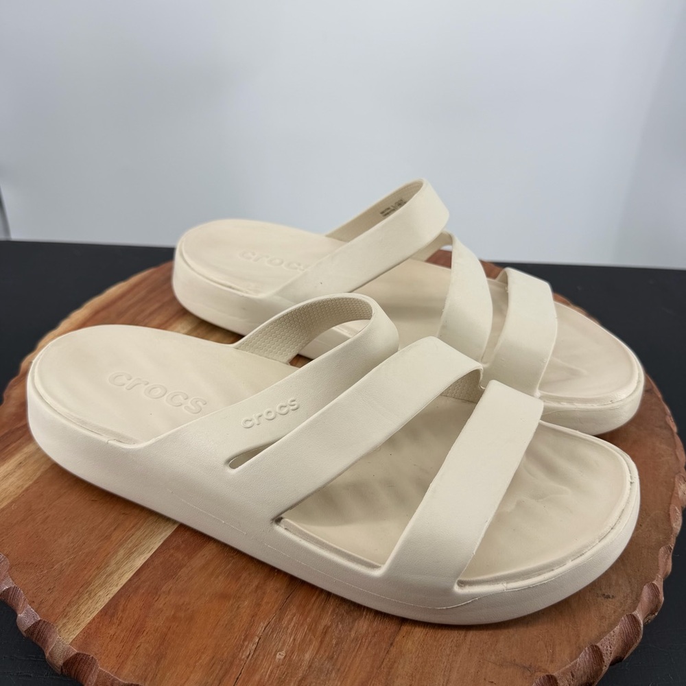 Crocs Women's Getaway Strappy sandals in a stucco colorway off white